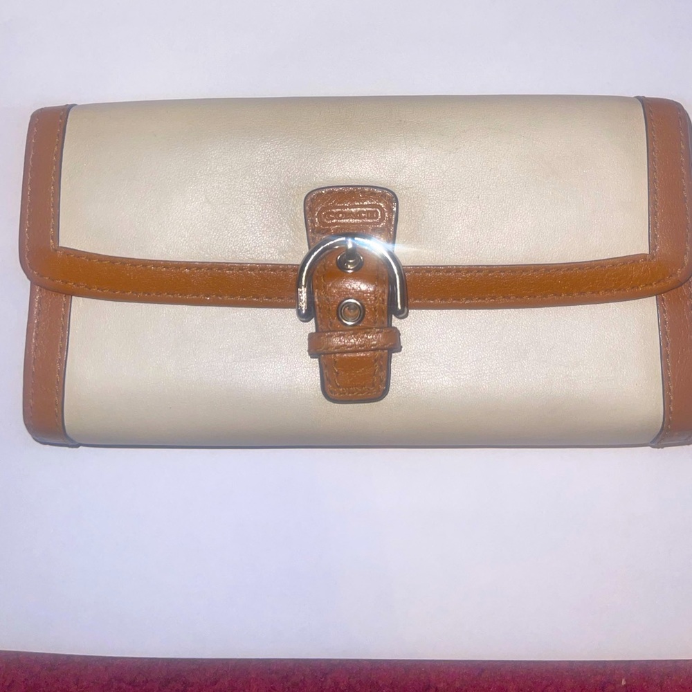 Coach Cream with Brown trim leather Buckle tri Fold wallet, Used